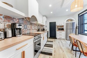 Shared kitchen facilities - The Don Club (Ottawa)