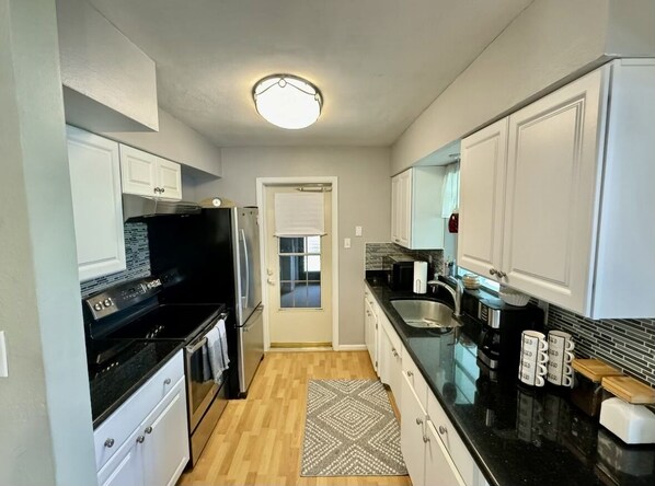 Fridge, microwave, oven, stovetop - The Teal Turtle (Seminole)