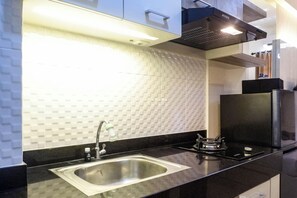 Studio | Private kitchen - Vibrant Modern Studio Room At Bale Hinggil Apartment (Surabaya)