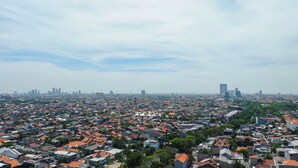 Exterior - Vibrant Modern Studio Room At Bale Hinggil Apartment (Surabaya)