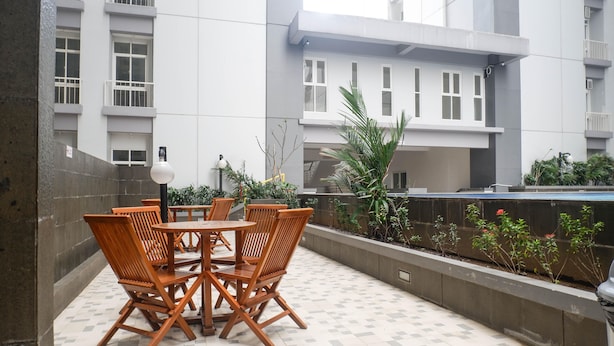 Exterior - Vibrant Modern Studio Room At Bale Hinggil Apartment (Surabaya)
