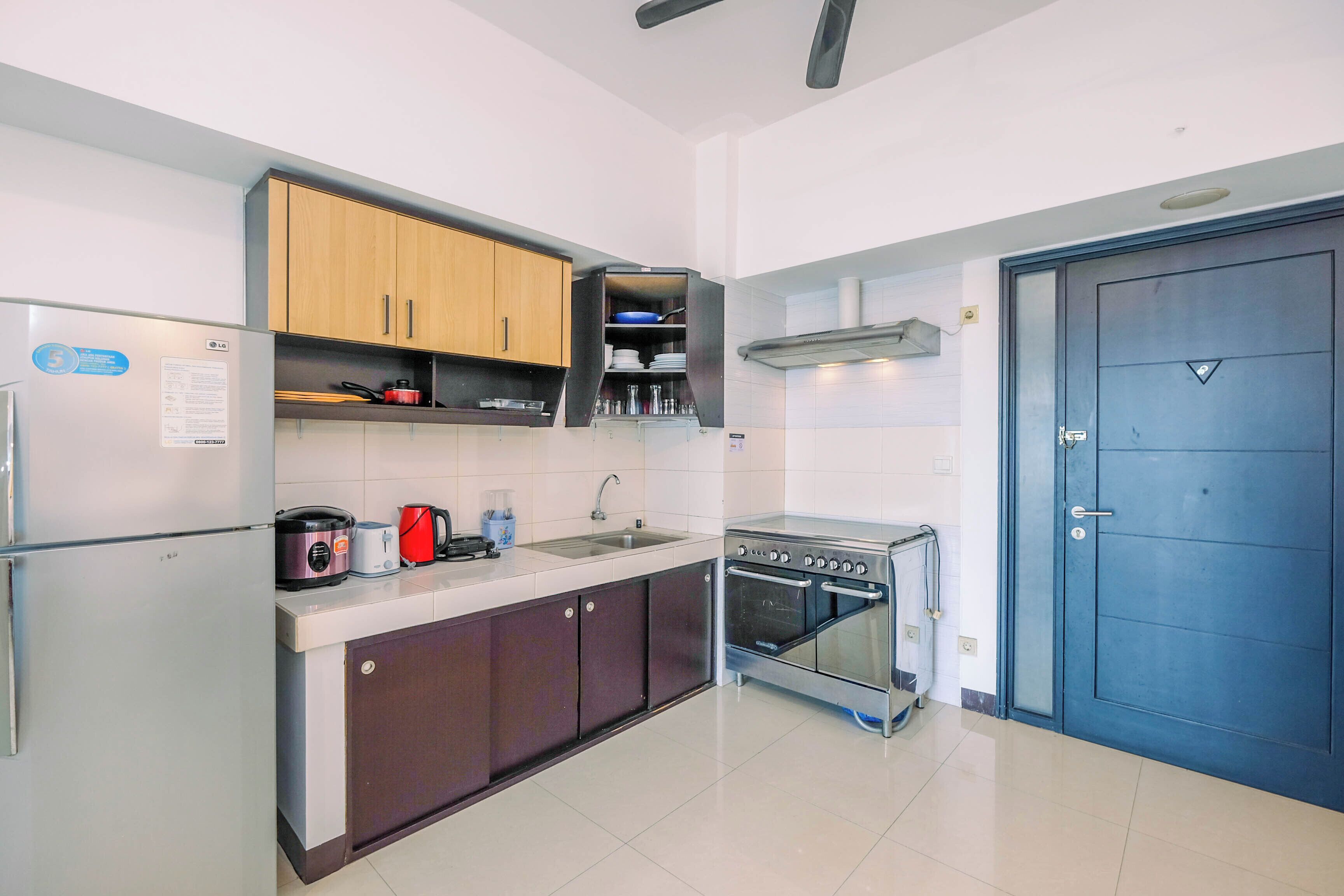 Apartment | Private kitchen | Fridge, stovetop, rice cooker, dining tables