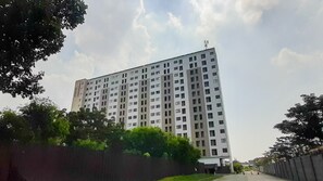 Exterior - Cozy And Simply Look 2Br 19 Avenue Apartment (Tangerang)
