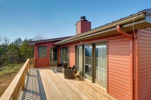 Terrace/patio - Cozy Belgrade Cottage w/ Wood-Burning Stove! (Belgrade)