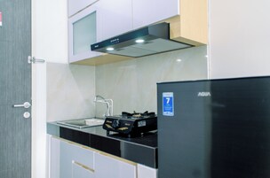 Refrigerador, placa de cocina, tetera/pava eléctrica, arrocera