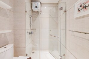 Apartment | Bathroom | Shower, towels, soap, shampoo - Nice And Homey 1Br At Brooklyn Alam Sutera Apartment (South Tangerang)