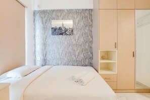 Studio | Schreibtisch