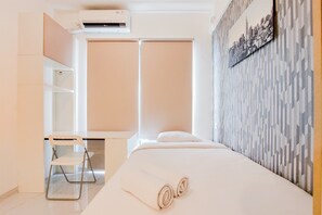 Studio | Schreibtisch