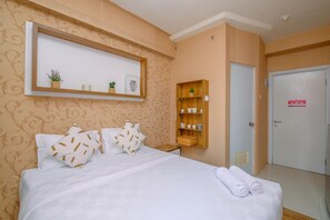 Studio - Fancy And Nice Studio (No Kitchen) At Green Pramuka City Apartment (Jakarta)