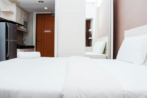 Studio | Schreibtisch