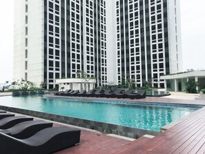 Hồ bơi ngoài trời 