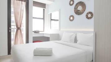 Studio | Desk, free WiFi