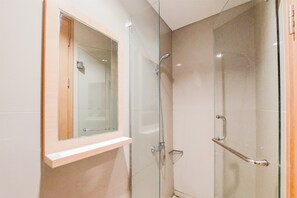 Studio | Bathroom - Homey And Modern Studio At Tree Park City Cikokol Apartment (Tangerang)