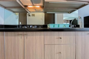 Studio | Private kitchen | Full-size fridge, stovetop