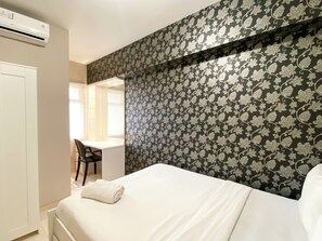 2 bedrooms, free WiFi - Warm Living And Homey 2Br At Springlake Summarecon Bekasi Apartment (Bekasi)