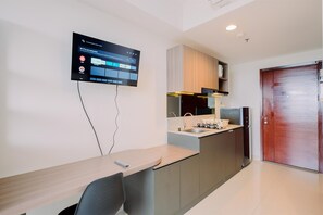 Monolocale | Cucina privata | Frigorifero con congelatore, piano cottura