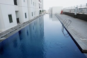 Outdoor pool - Comfy And Modern Look 2Br Northland Ancol Apartment (Jakarta)