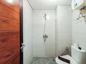 Apartment | Bathroom | Shower, free toiletries, towels, soap