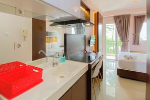 Studio | Dapur pribadi | Lemari es, kompor, dan penanak nasi