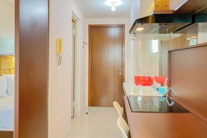 Studio | Dapur pribadi | Lemari es, kompor, dan penanak nasi