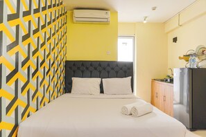 Free WiFi - Best Deal And Homey Studio Bassura City Apartment (Jakarta)