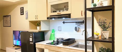 Apartment | Private kitchen | Fridge, stovetop, rice cooker