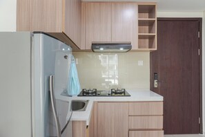 Private kitchen - Strategic And Nice Studio At Daan Mogot City Apartment (Jakarta)