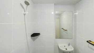 Ducha, artículos de tocador gratuitos, toallas, jabón