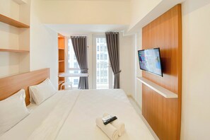 Studio | Free WiFi - Pleasurable And Tidy Studio At Tokyo Riverside Pik 2 Apartment (Teluknaga)