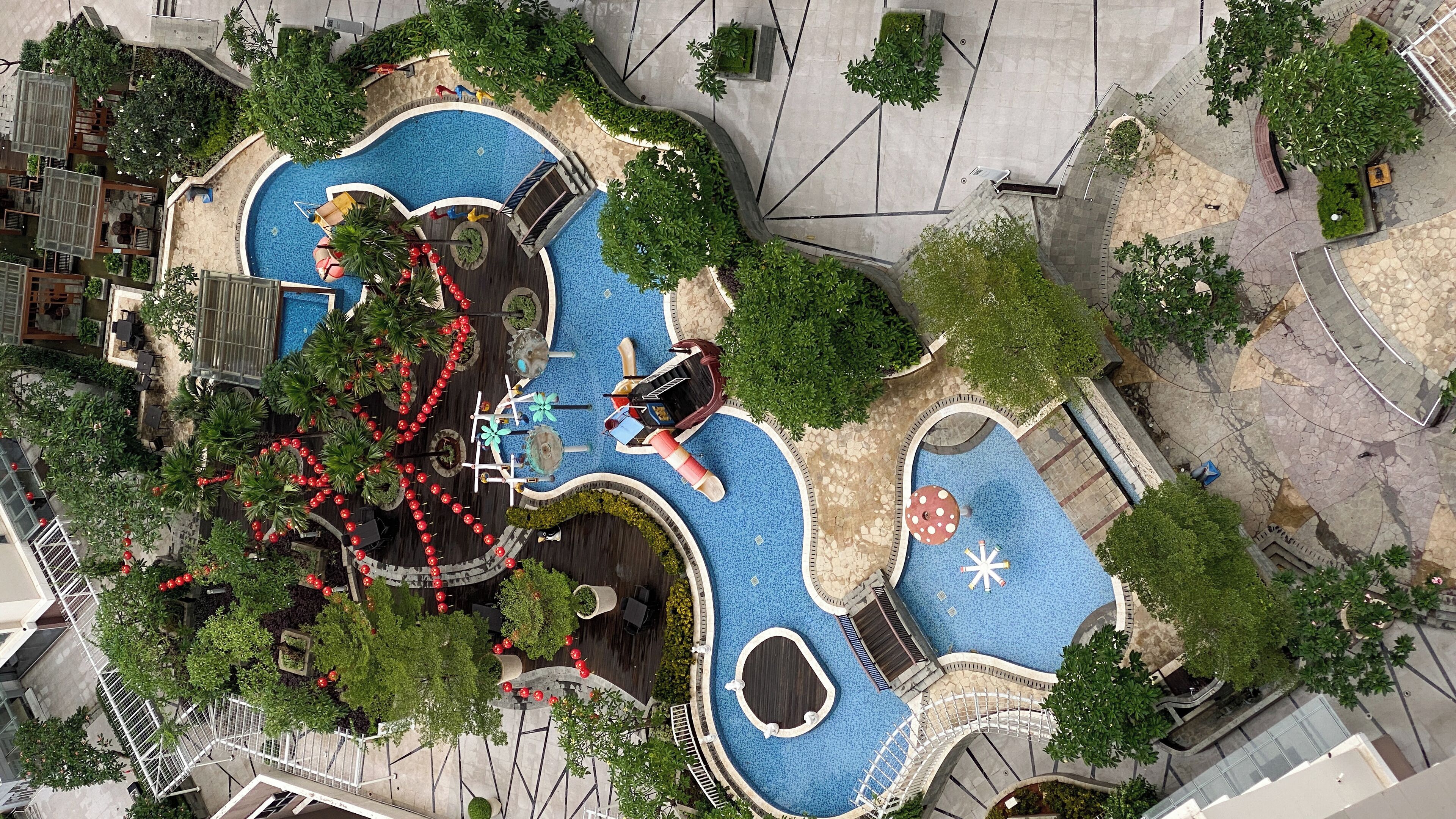 Hồ bơi ngoài trời 