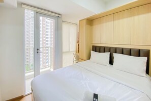 Studio | Free WiFi - Serene Stay Studio Tokyo Riverside Pik 2 Apartment (Jakarta)