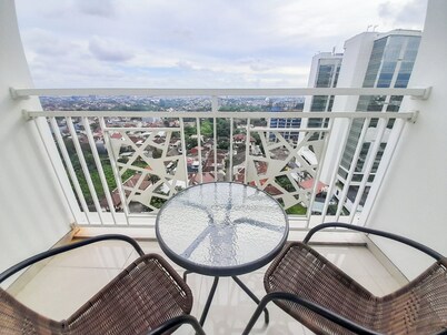 Tranquil And Modern Studio At Mataram City Apartment