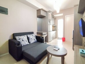 Apartment | Living area | Flat-screen TV