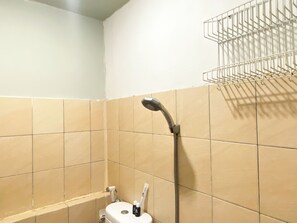Appartamento | Bagno | Doccia, set di cortesia gratuito, asciugamani, sapone