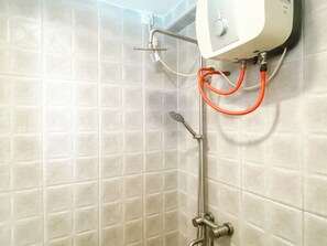 Studio | Bathroom