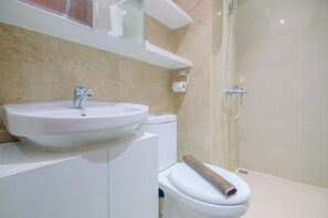 Apartment | Bathroom | Shower, free toiletries, towels, soap
