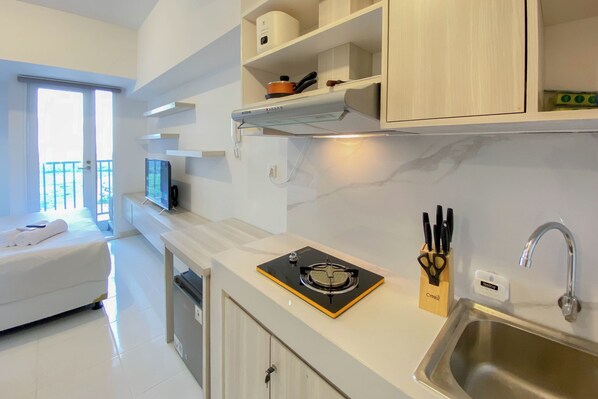Studio | Private kitchen - Cozy And Well Furnished Studio Tokyo Riverside Pik 2 Apartment (Jakarta)