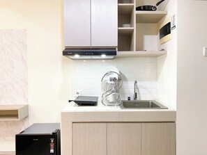 Studio | Eget kjøkken | Minikjøleskap, kokeplater og riskoker