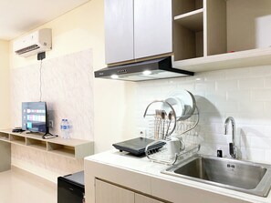 Studio | Eget kjøkken | Minikjøleskap, kokeplater og riskoker