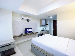Free WiFi - Homey Studio At Pollux Chadstone Apartment (Cikarang)