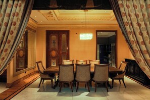 Interior - Luxurious And Strategic 4Br Da Vinci Apartment (Jakarta)