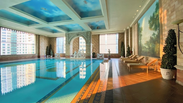 Outdoor pool - Luxurious And Strategic 4Br Da Vinci Apartment (Jakarta)