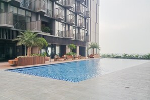 Outdoor pool - Studio Apartment With Sofa At Carstensz Residence (Gading Serpong)