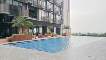 Kolam renang terbuka