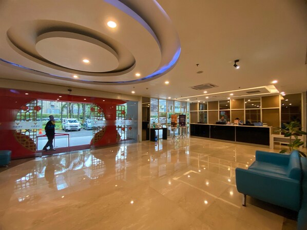 Lobby - Cozy And Minimalist Studio Paramount Skyline Apartment (Gading Serpong)