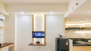 Estudio | Cocina privada | Frigorífico grande y placa de cocina