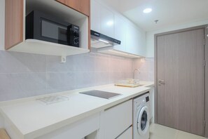 Apartment | Eigene Küche | Großer Kühlschrank, Herdplatte