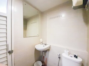 公寓 | 浴室 | 淋浴設備、毛巾、肥皂、洗髮精