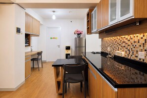 Apartment | Private kitchen | Fridge, microwave, stovetop, rice cooker - Combined And Spacious 3Br At Green Pramuka City Apartment (Jakarta)