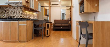Departamento | Cocina privada | Refrigerador, microondas, parrilla de estufa y arrocera